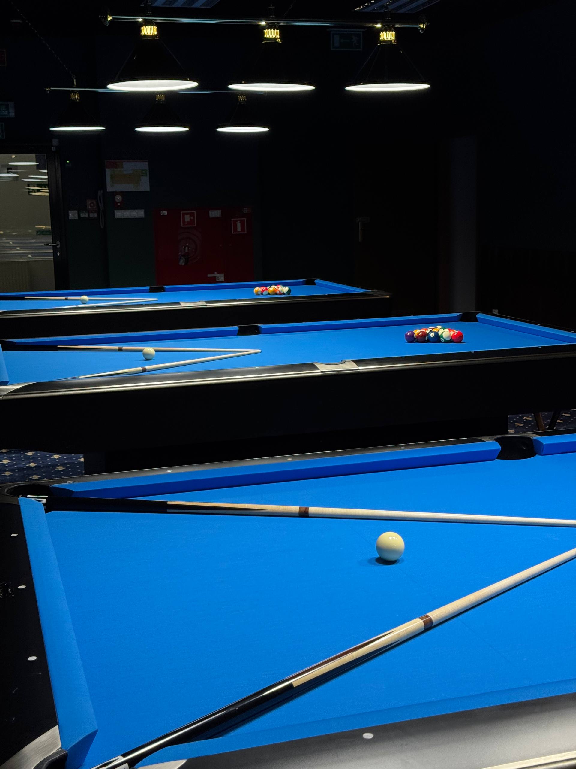 Stół bilardowy w klubie przy ul. Białoskórniczej 1, Wrocław