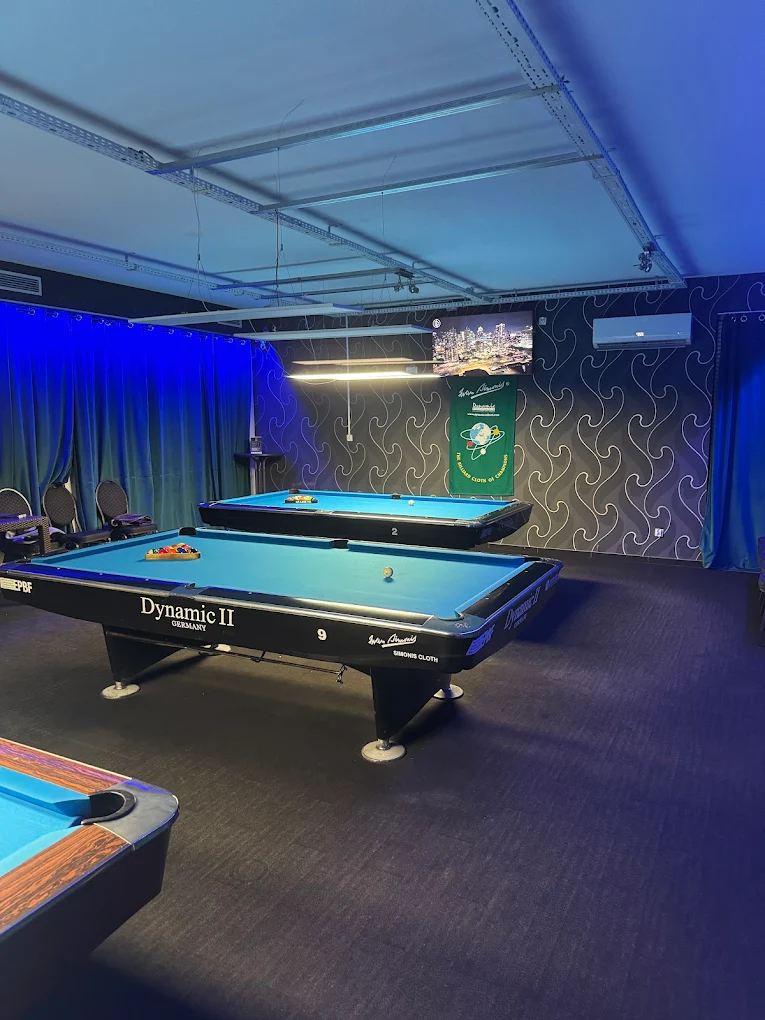 Stół bilardowy w klubie przy ul. Międzyleskiej 4, Wrocław