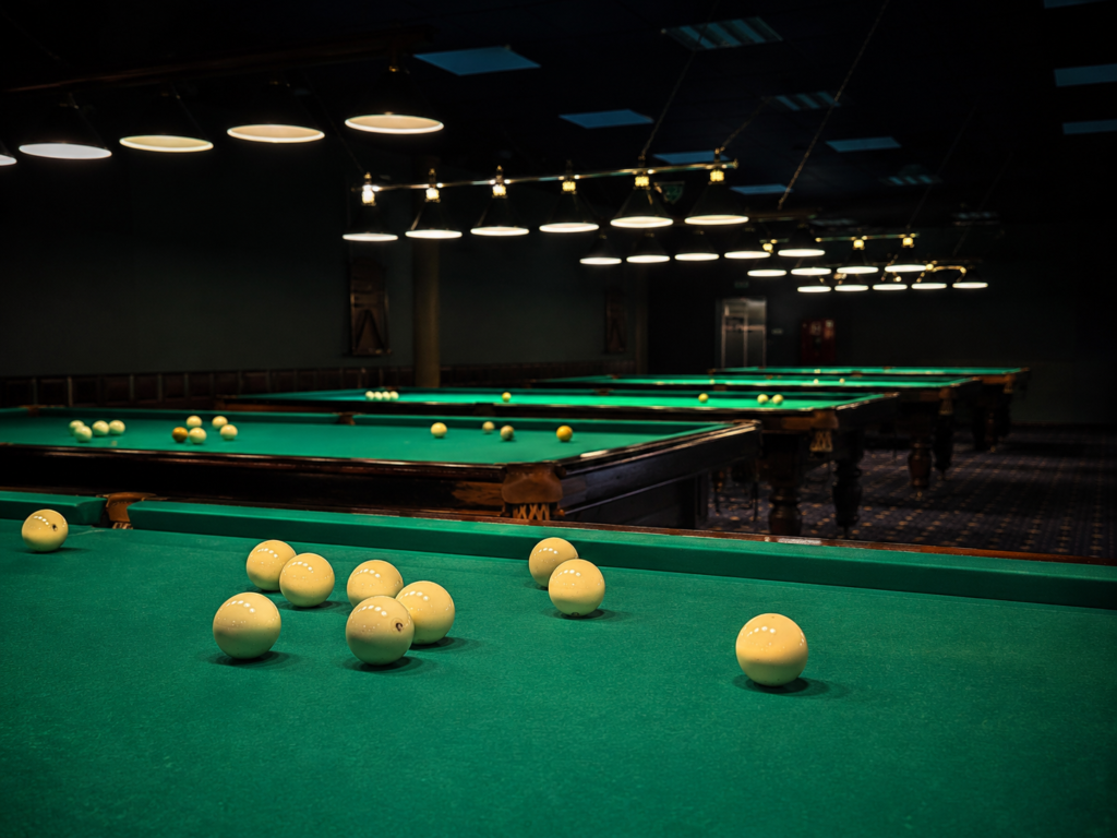 Zasady bilarda 9-ball: różnice względem 8-ball i błędy początkujących